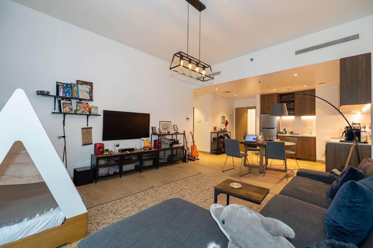 Modern | Fully Furnished | Facing The Community