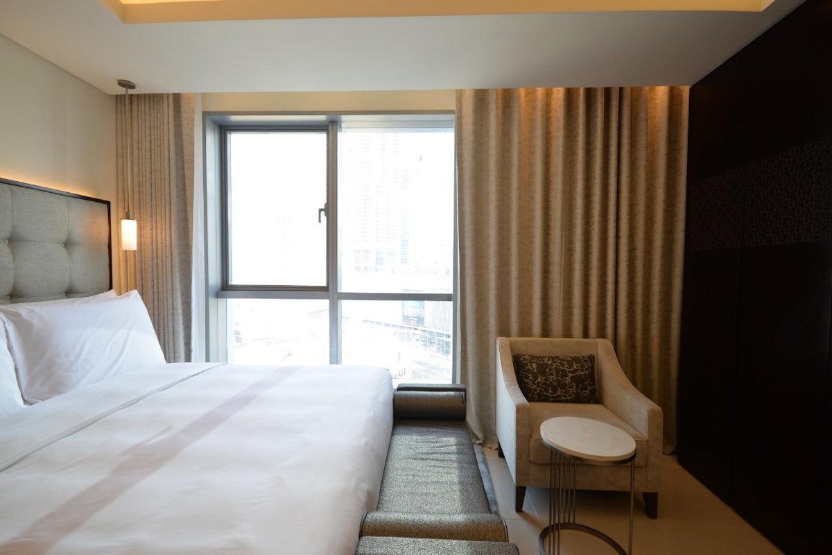 Vacant Studio | Dowtnown Living | 2 Cheques