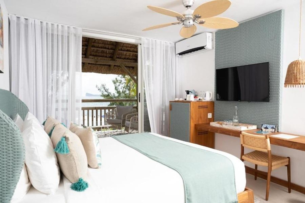 Luxury Beachfront Living| Seaview| High ROI
