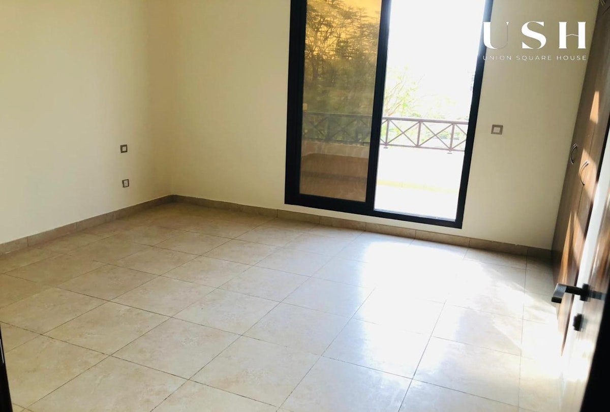 Vacant | 12 Cheques | Park Facing Upgraded Kitchen
