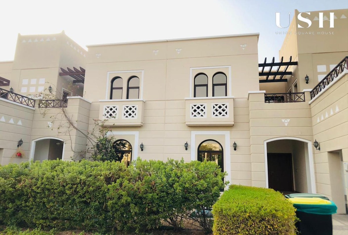 Vacant | 12 Cheques | Park Facing Upgraded Kitchen