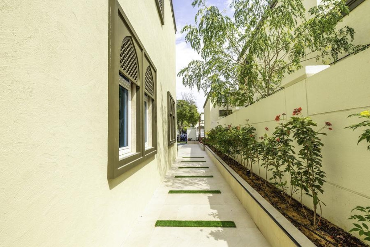 Ready To Move In | 5BR | With Pool | Upgraded