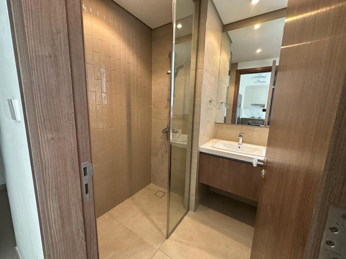 Vacant | View Today | Brand New  Spacious Unit
