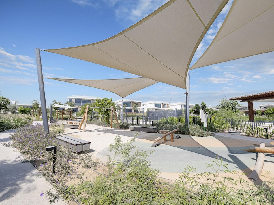 5BR Large | Single Row | Corner Unit | Big Plot