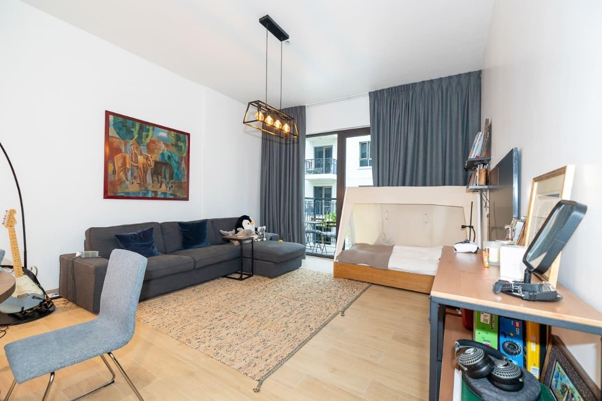 Modern | Fully Furnished | Facing The Community