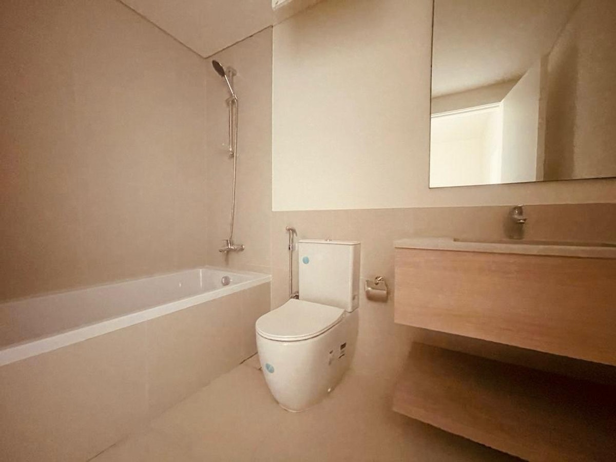 Prime location with great connectivity| Spacious