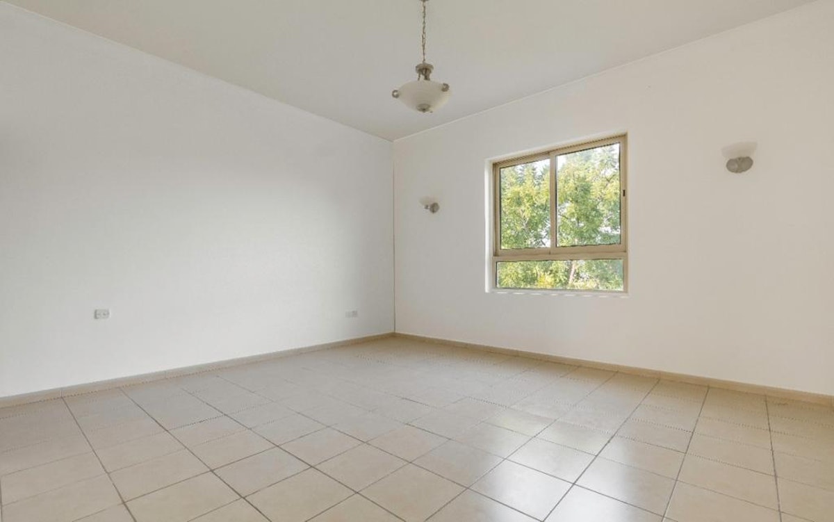 Lake views | Vacant | Multiple Villas Available