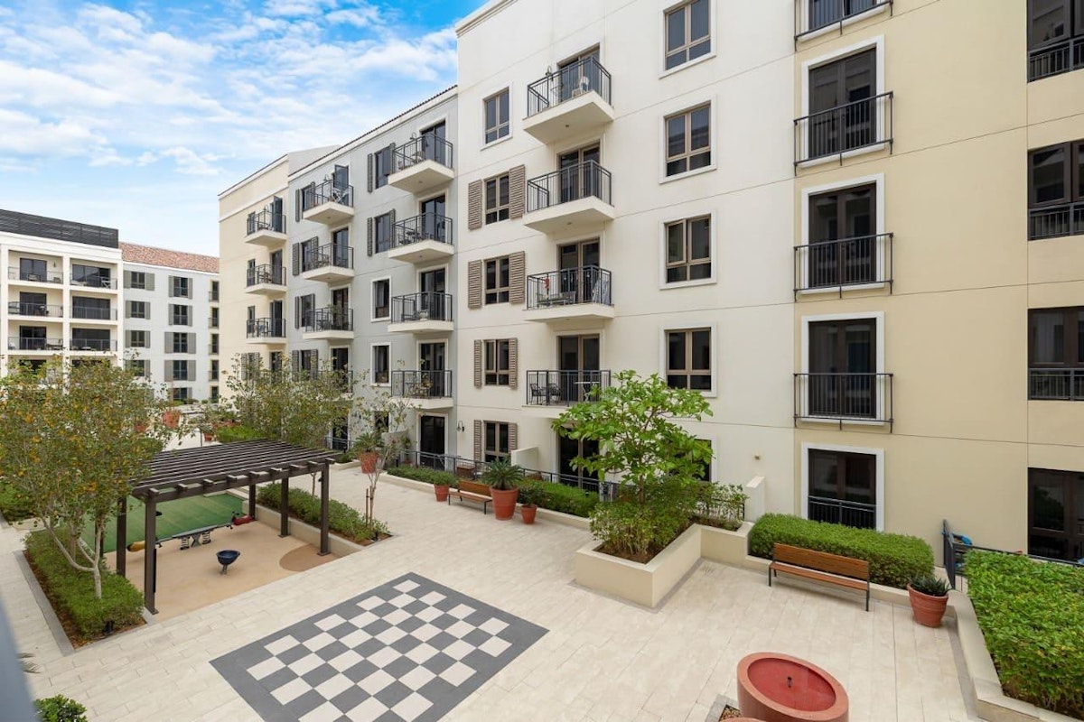 Modern | Fully Furnished | Facing The Community