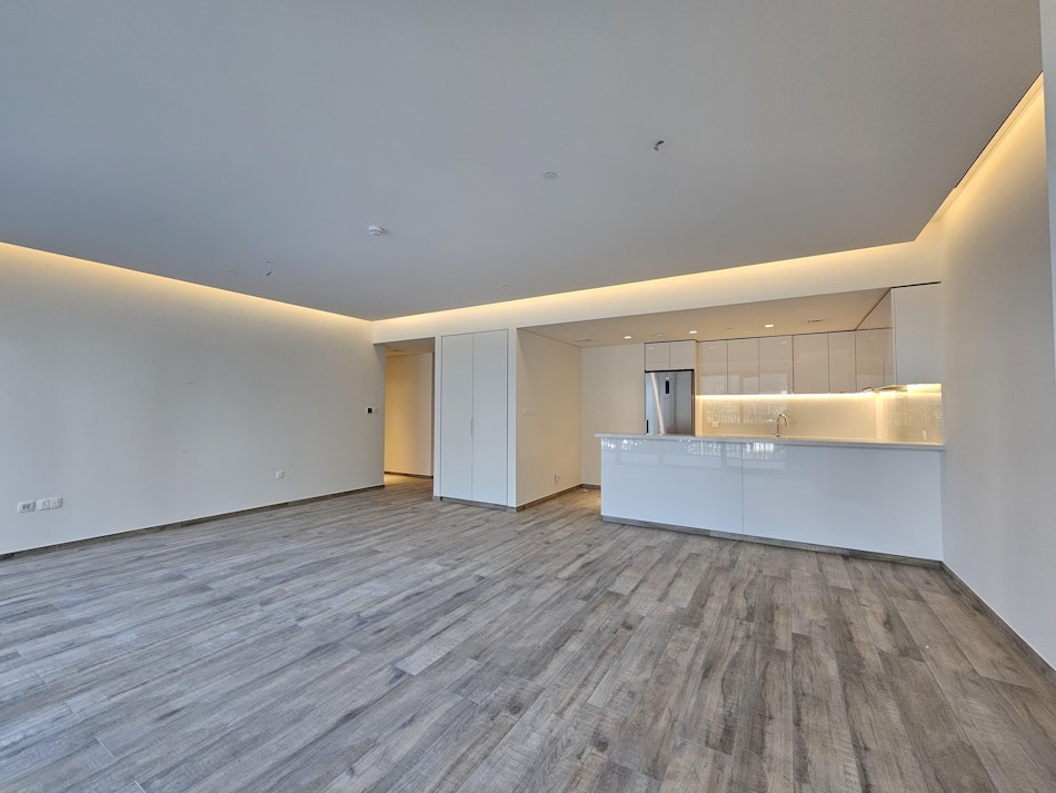 Spacious Unit | Close to Metro | Skyline View