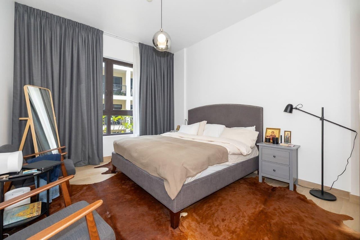 Modern | Fully Furnished | Facing The Community