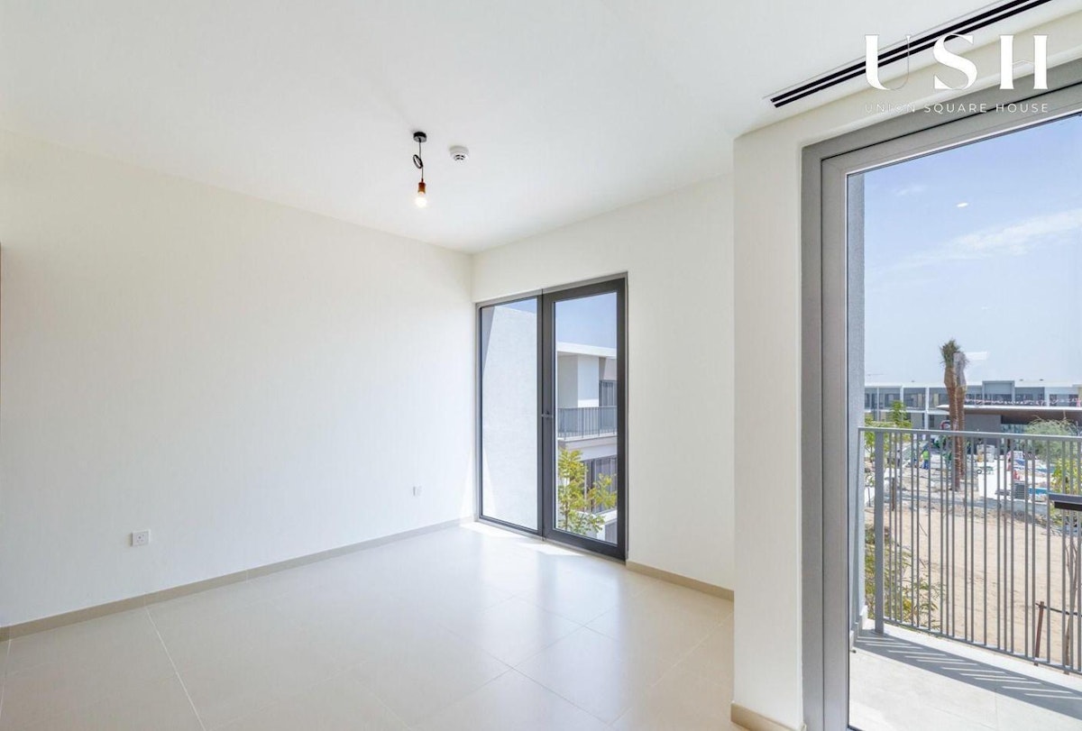 Single Row | Corner Unit | Huge Layout