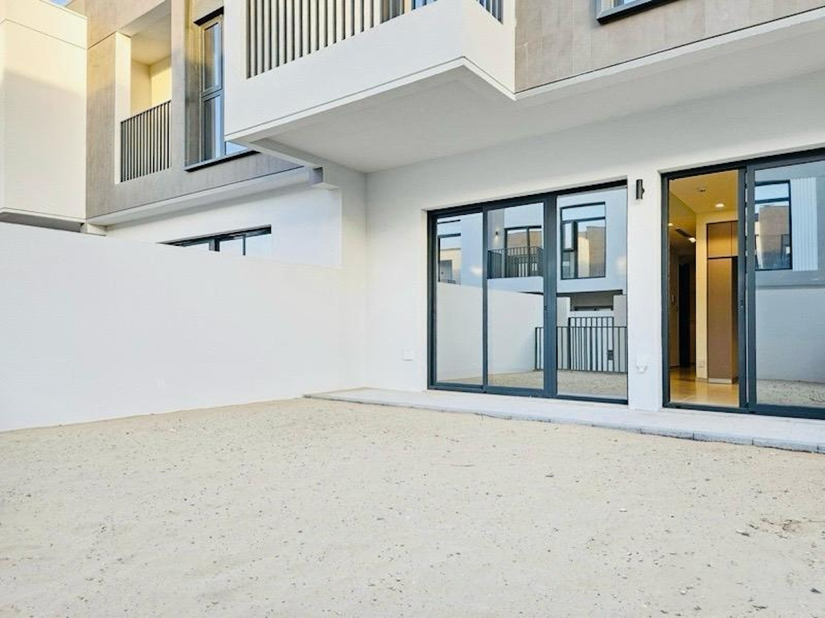 Single Row ! 3Bedroom + Maid ! Call For Viewing