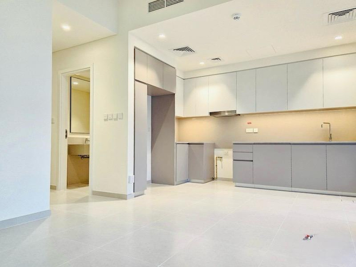 Single Row ! 3Bedroom + Maid ! Call For Viewing