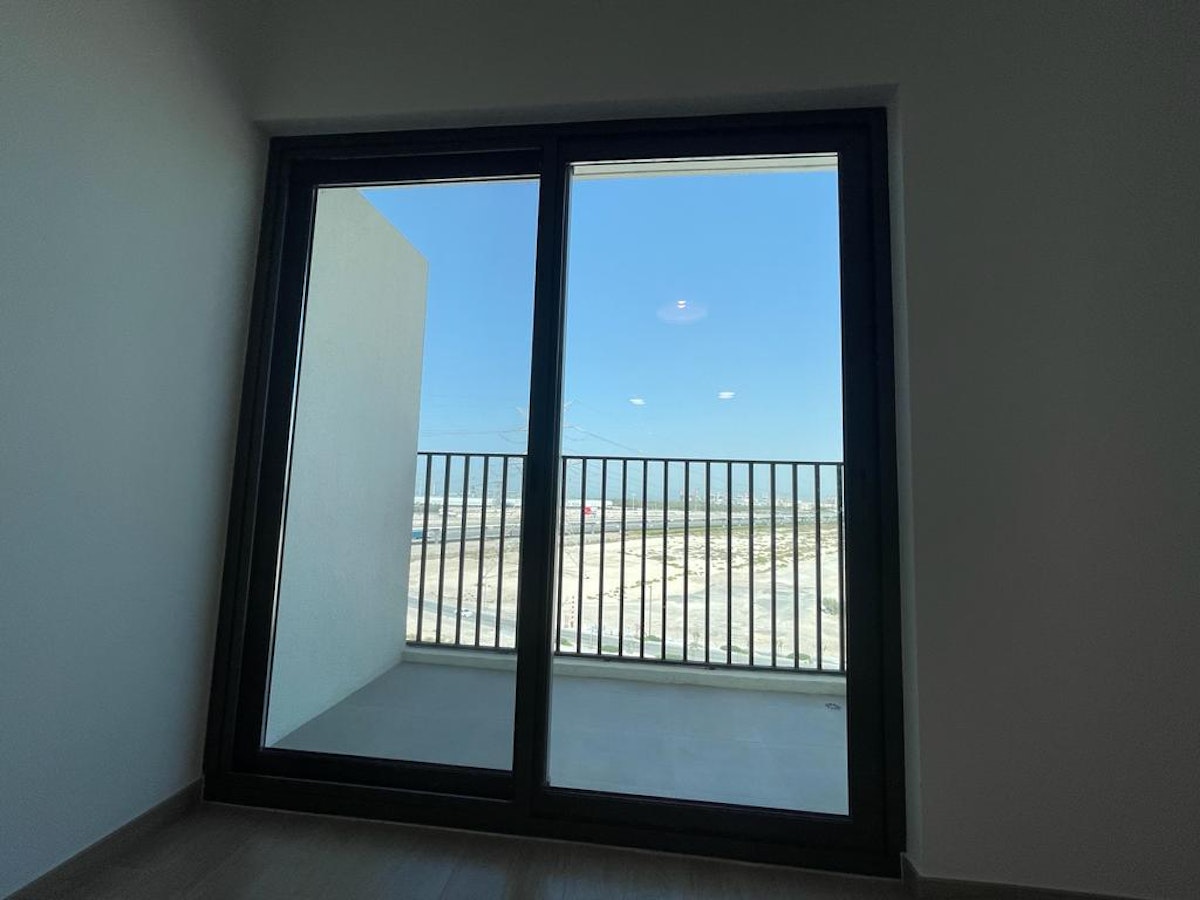 MID FLOOR | VACANT END OF MAY | VIEW TODAY