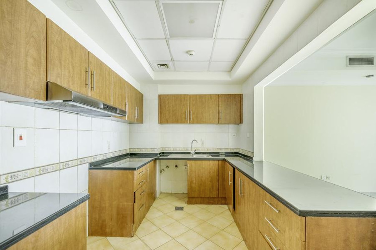 Vacant| 2 Bedroom| Near Metro| Vaastu| SZR View