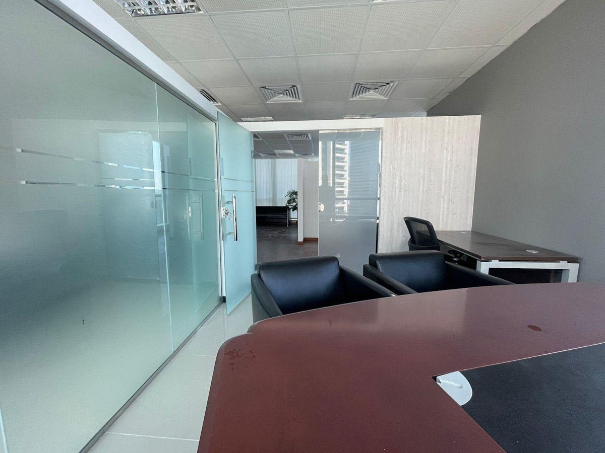 Fully Furnished |Lake View |Vacant |Close to Metro