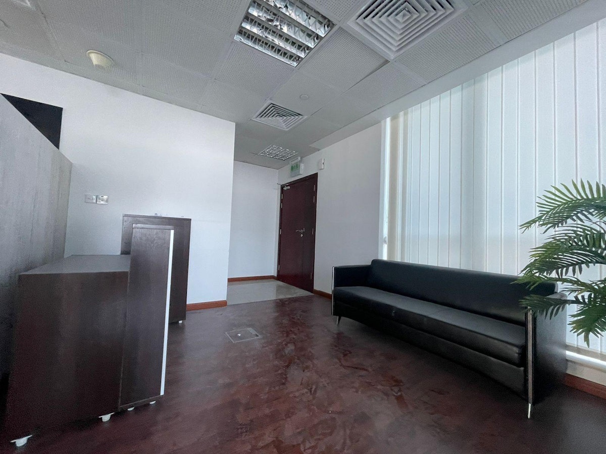 Fully Furnished |Lake View |Vacant |Close to Metro