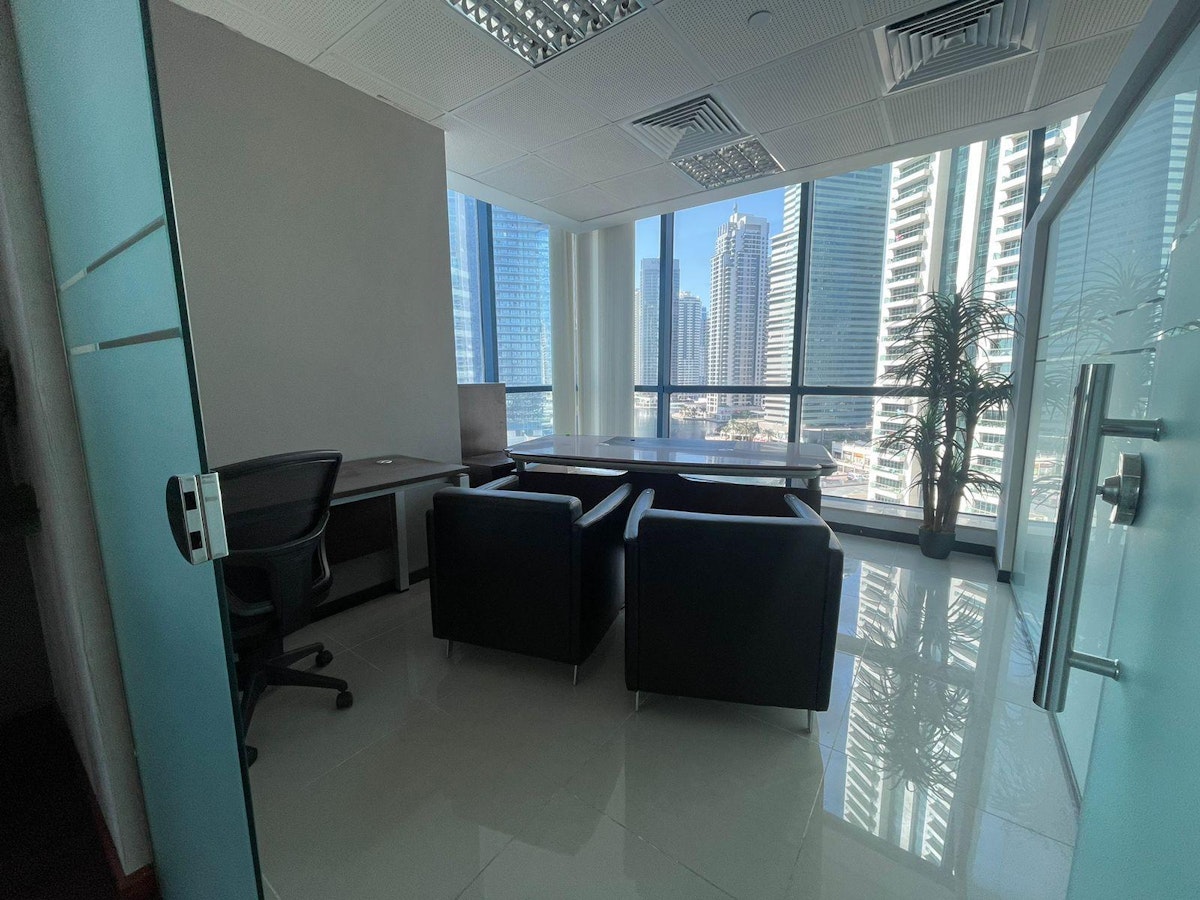 Fully Furnished |Lake View |Vacant |Close to Metro