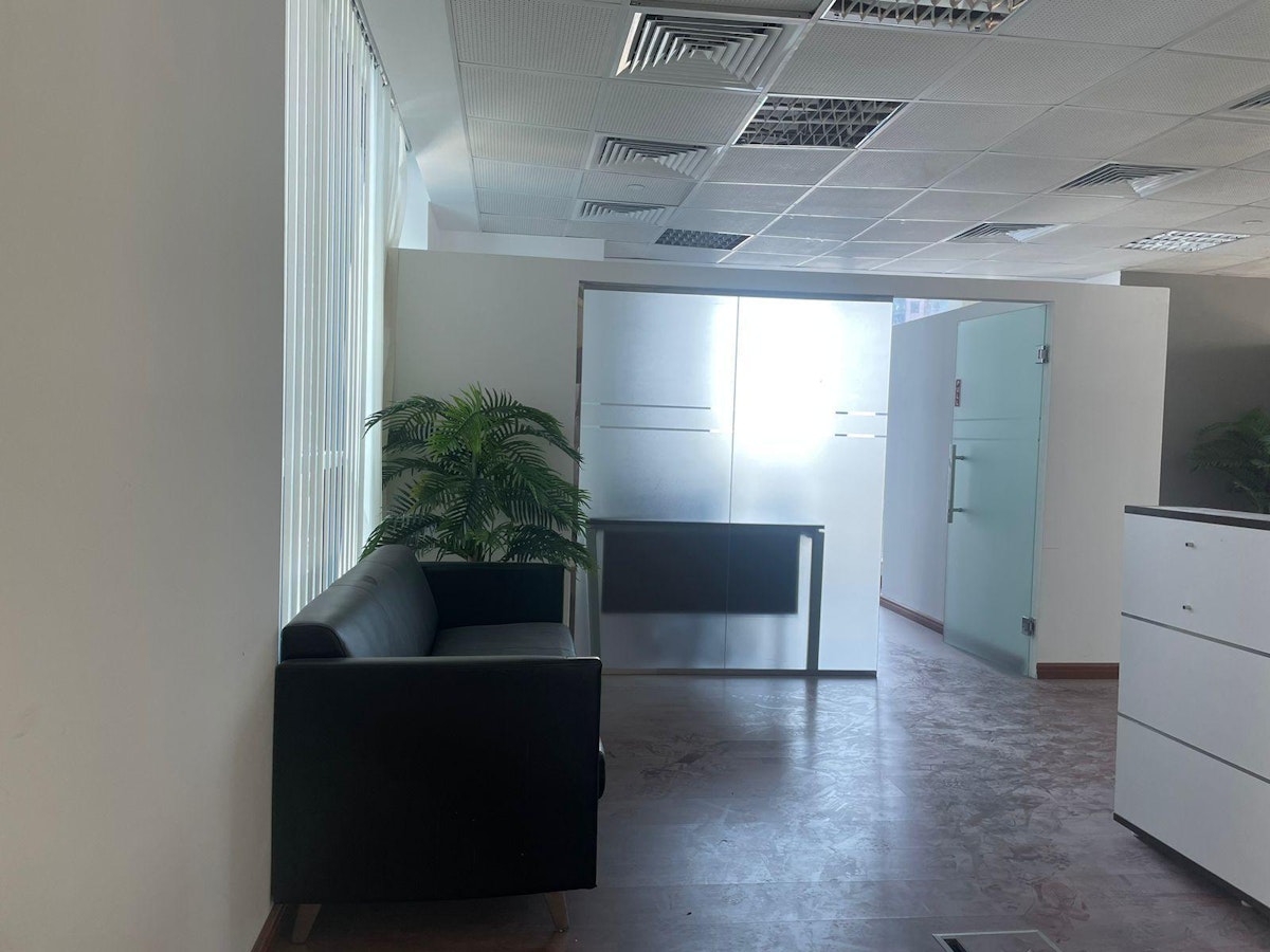 Fully Furnished |Lake View |Vacant |Close to Metro