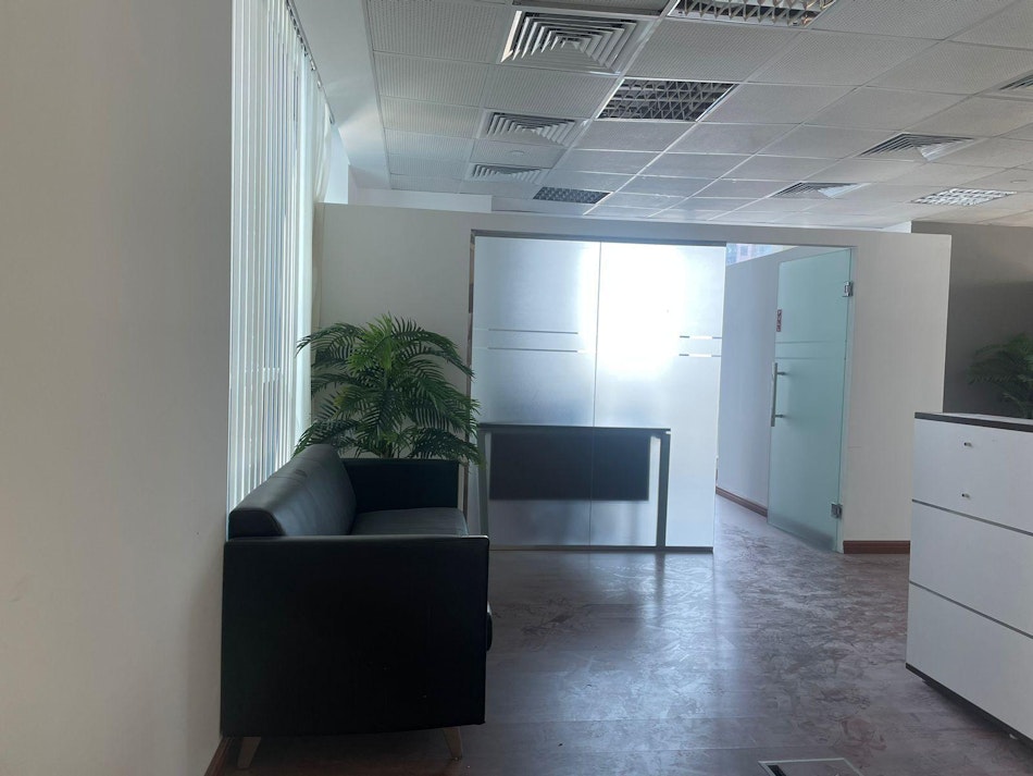 Fully Furnished |Lake View |Vacant |Close to Metro