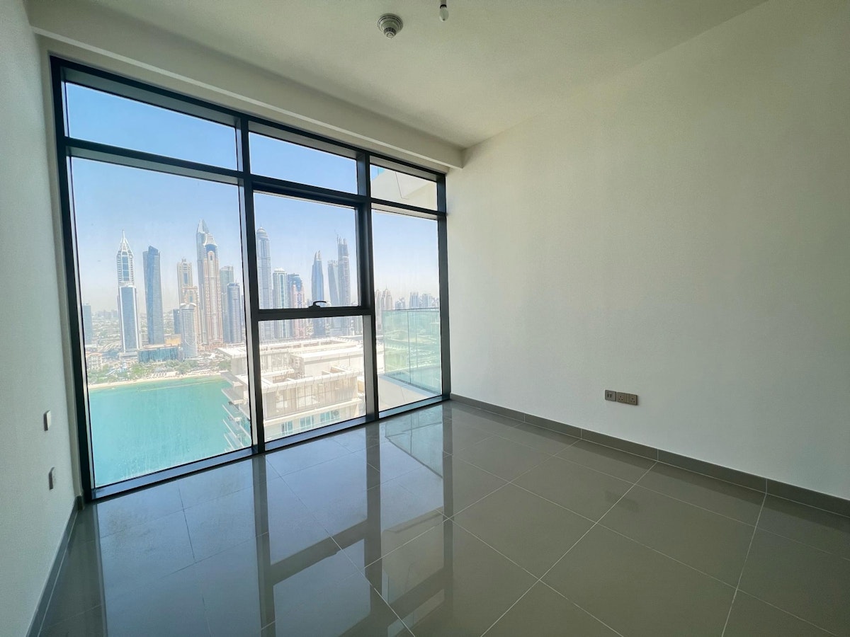 HIGH FLOOR | VACANT | PRIVATE BEACH ACCESS