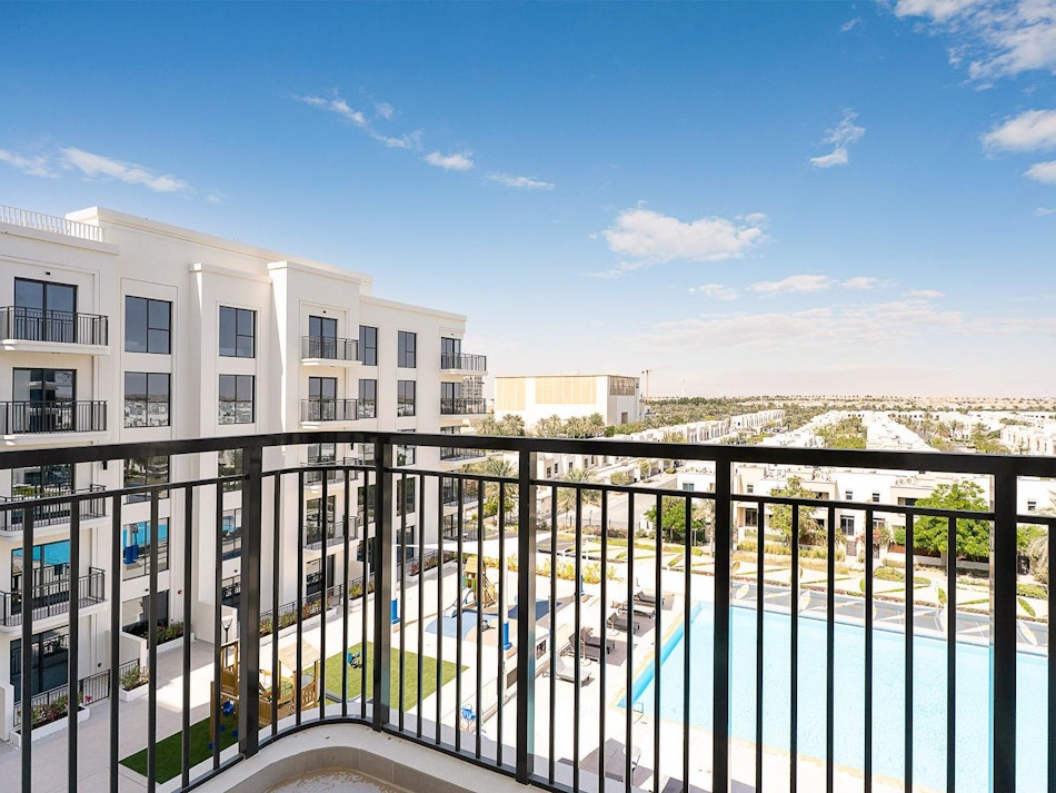 Brand new 2-bed with pool view and under warranty