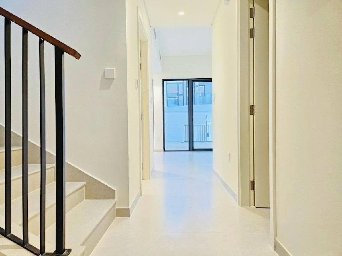 Single Row ! 3Bedroom + Maid ! Call For Viewing