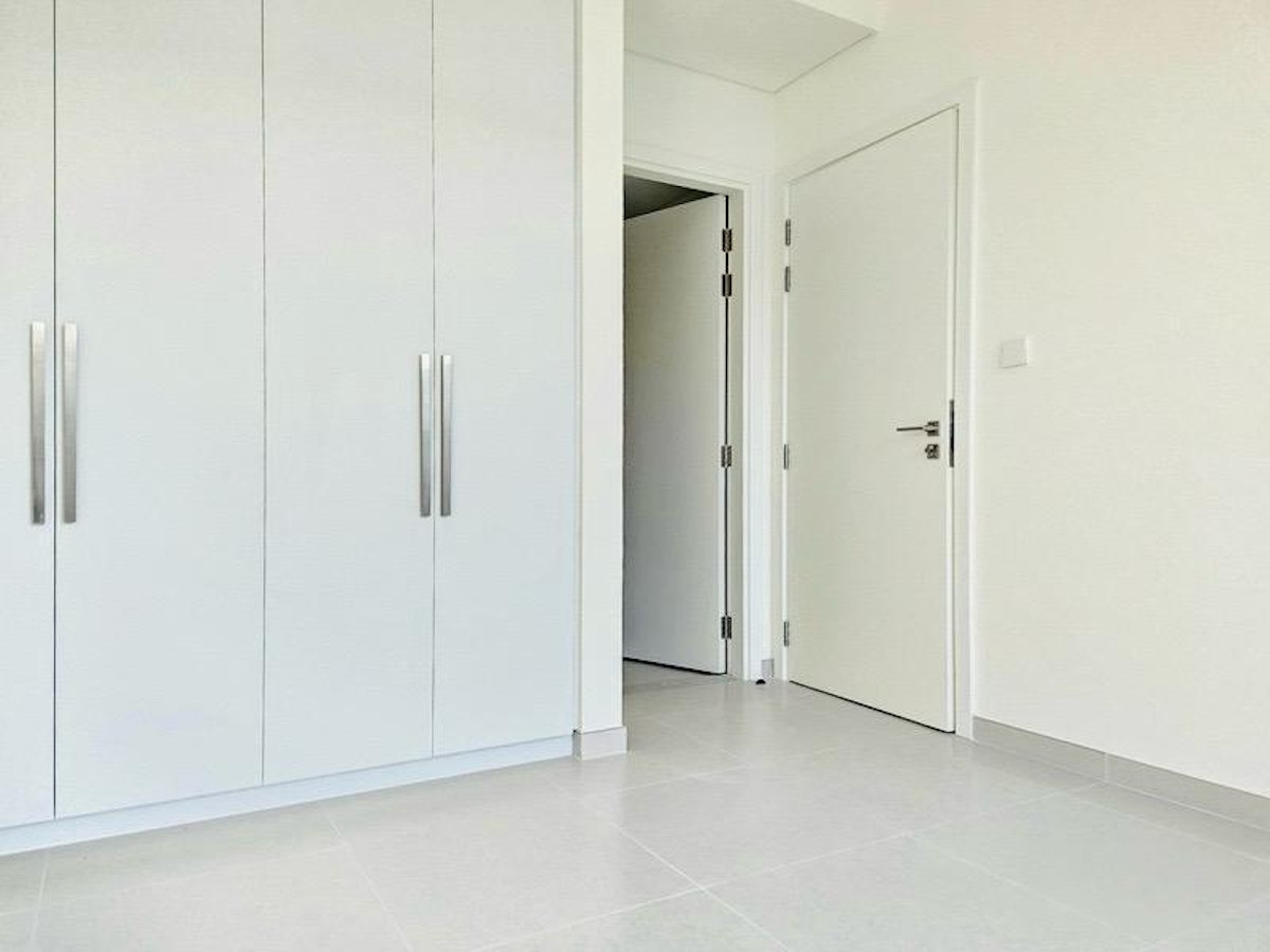Single Row ! 3Bedroom + Maid ! Call For Viewing