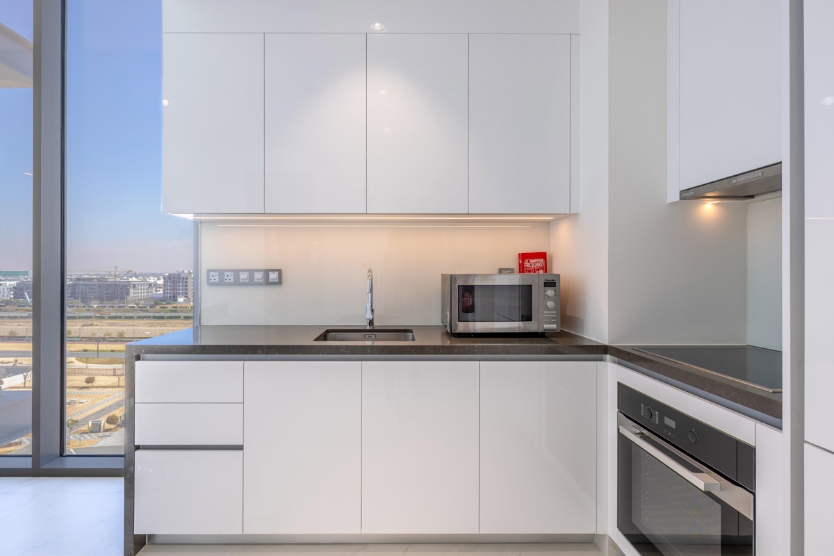 Fully Furnished | Downtown Skyline view | Vacant