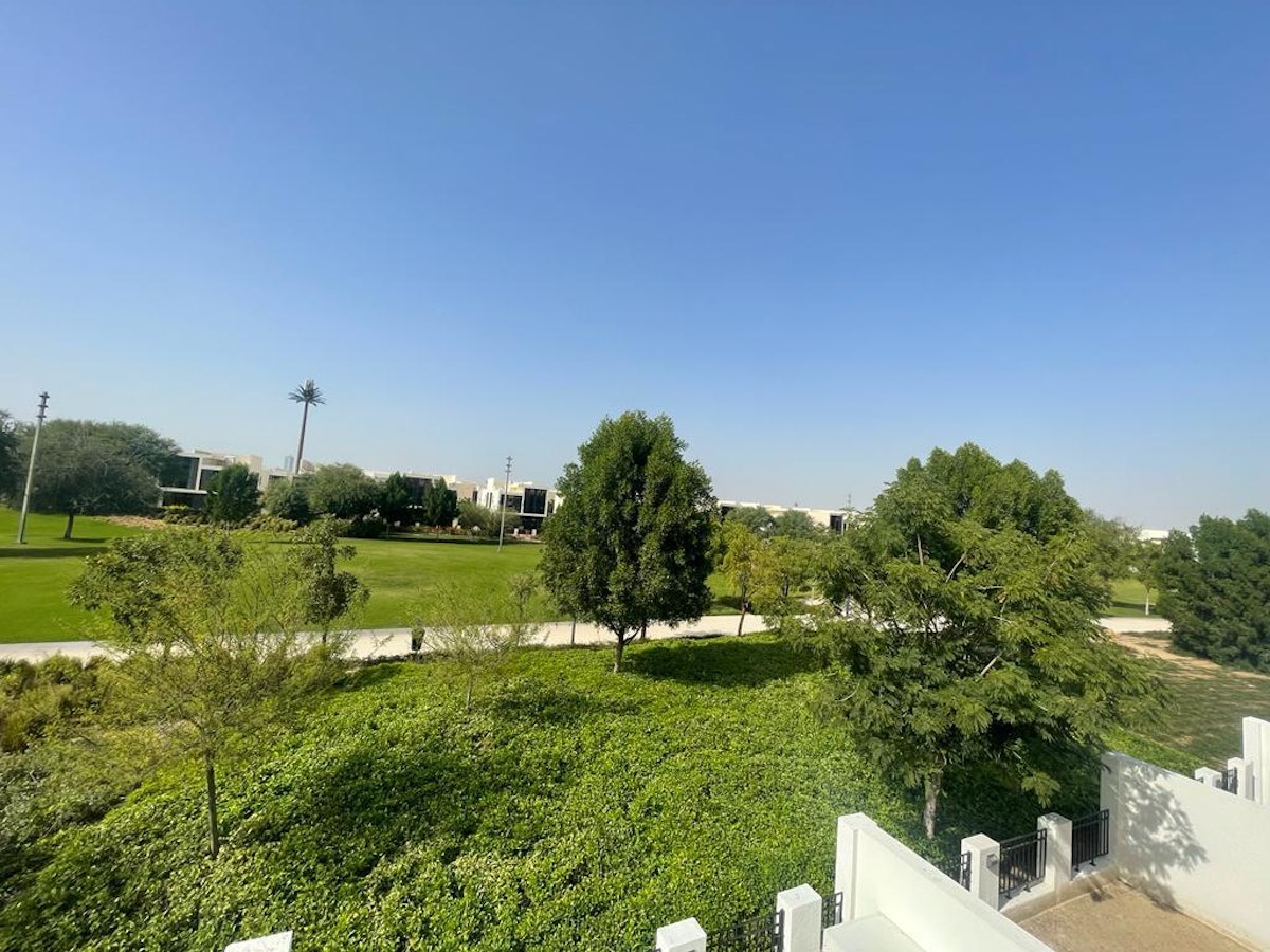 Ready to Move In | 4BR | Facing the Park