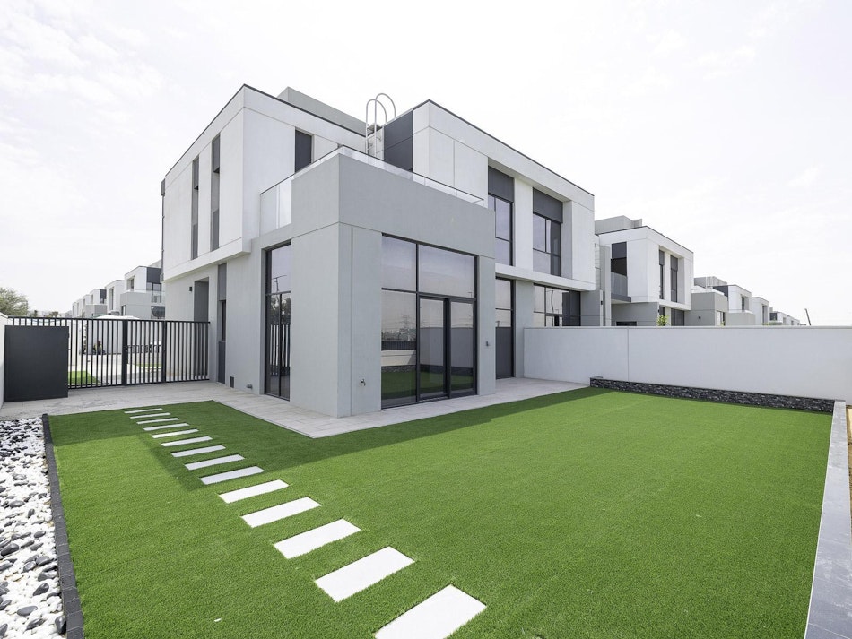 Single Row | Keys In Hand | Landscaped | Vacant