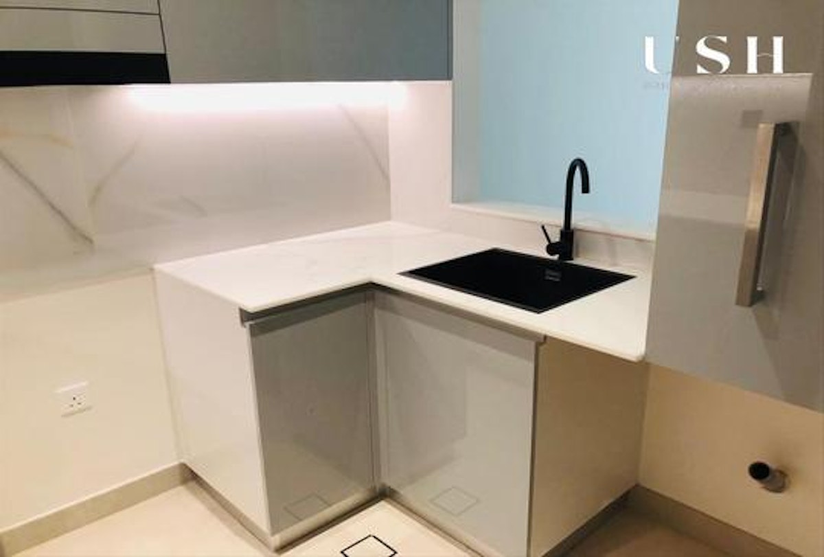 Fully Furnished | Creek View | 12 cheques