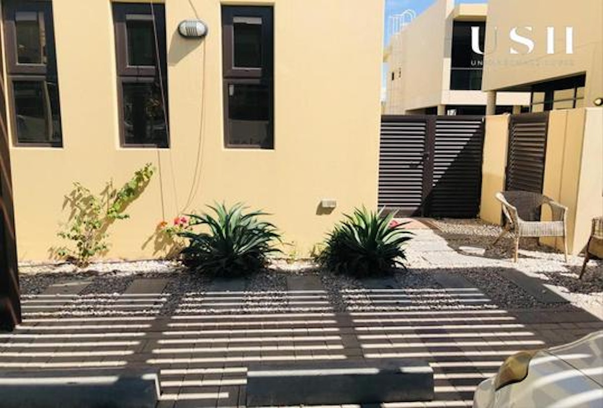 Vacant | 12 Cheques | THM Corner Unit