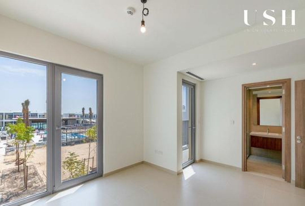 Single Row | Corner Unit | Huge Layout